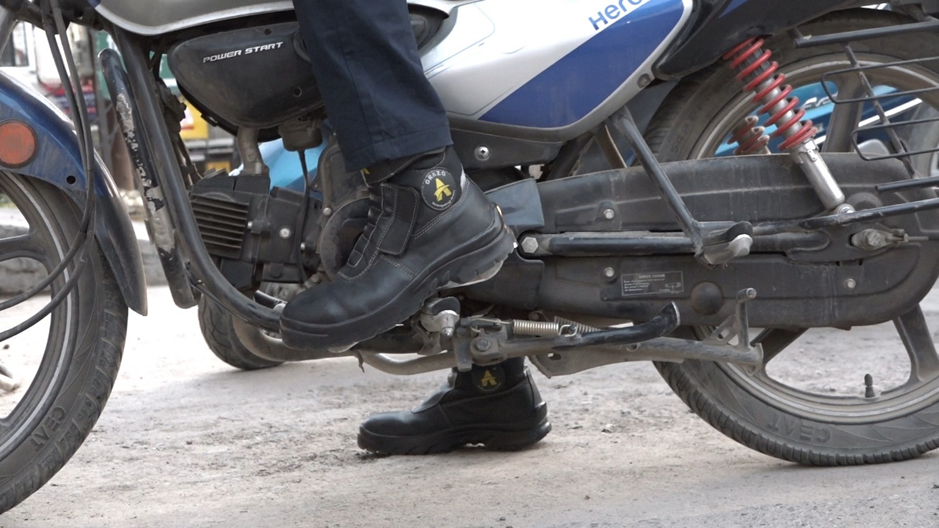 Motorcycling boots for commuting